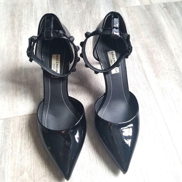 **SOLD elsewhere** black Balenciaga patent pumps - Picture 1 of 9